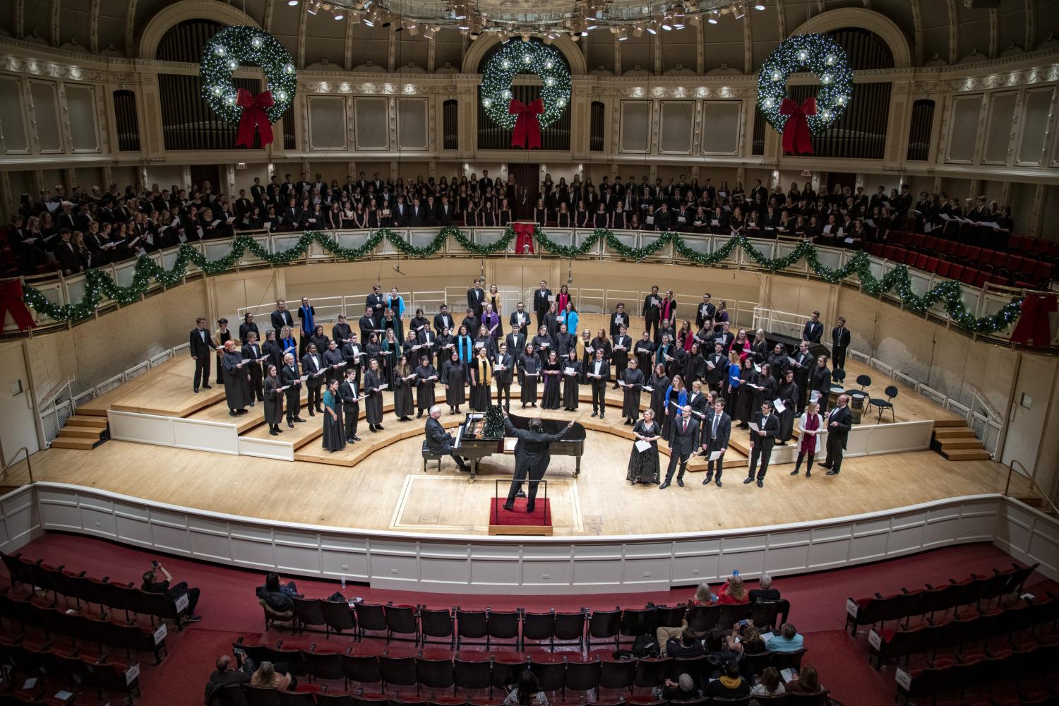 The <a href='http://y2l.4dian8.com'>bv伟德ios下载</a> Choir performs in the Chicago Symphony Hall.